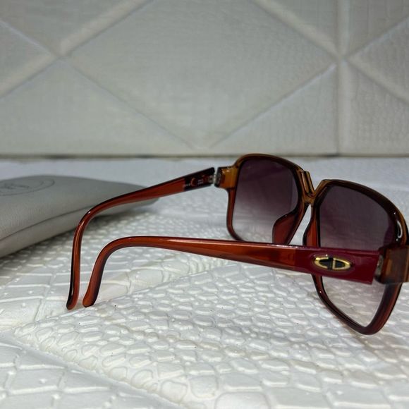 ONE DAY SALE Christian DiorโMonsieur Oversized Gradient Sunglasses - Picture 5 of 12